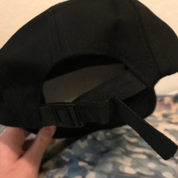 Supreme hat - Picture 3 of 3